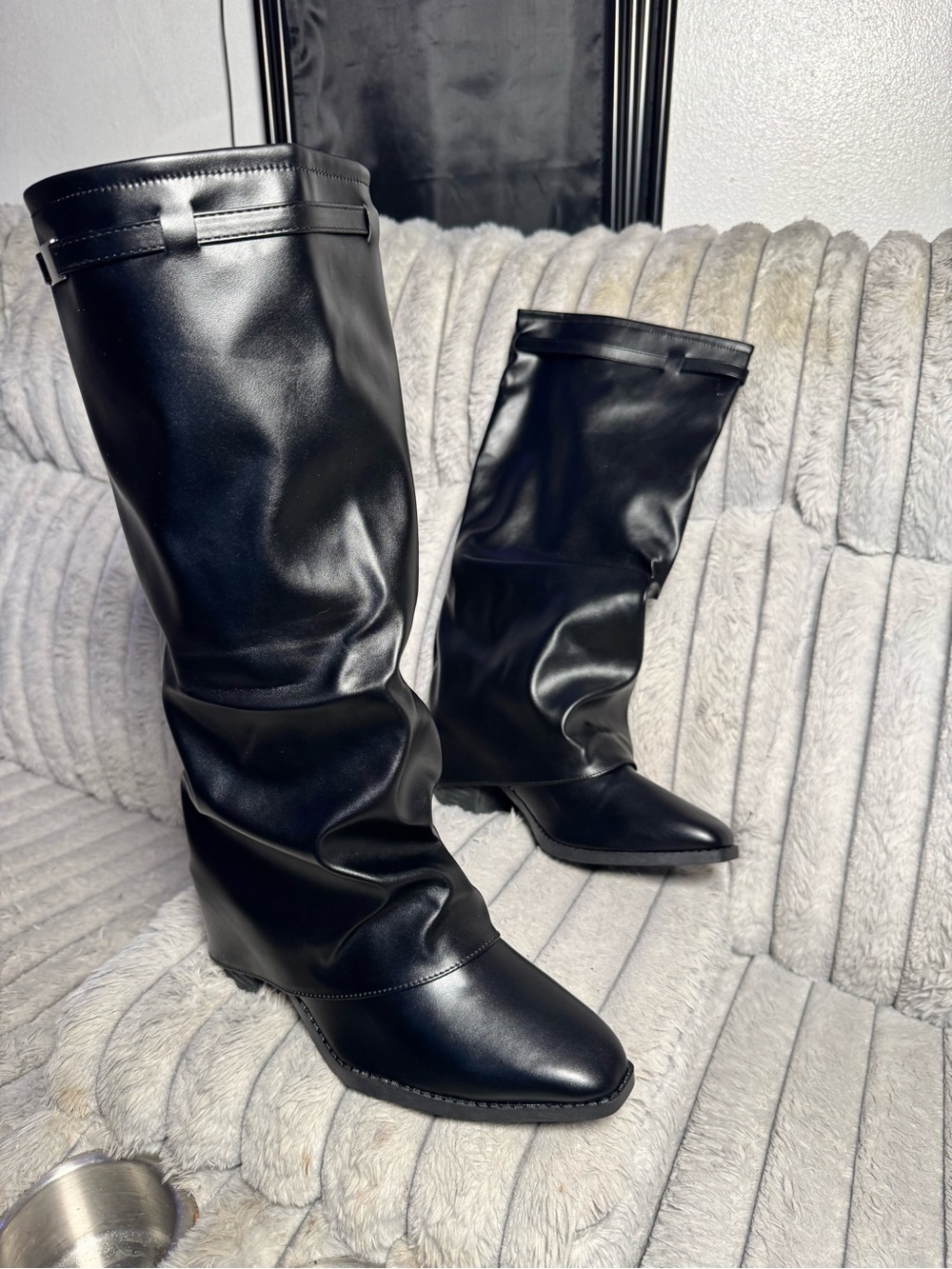 Sleek Black Over-the-Knee Slouch Boots